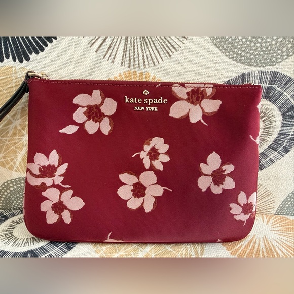 kate spade Handbags - ♠️Kate Spade Burgundy Floral Wristlet